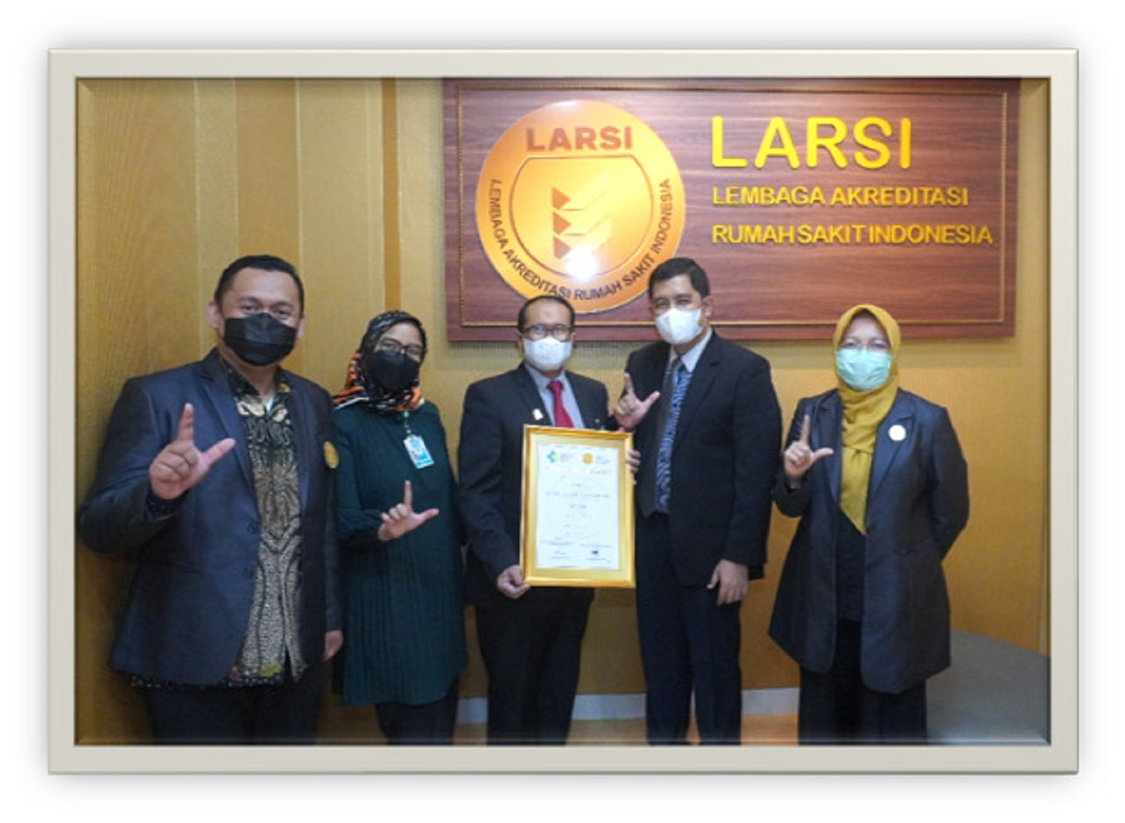 Penyerahan Sertifikat Akreditasi RS Umum Multazam Medika