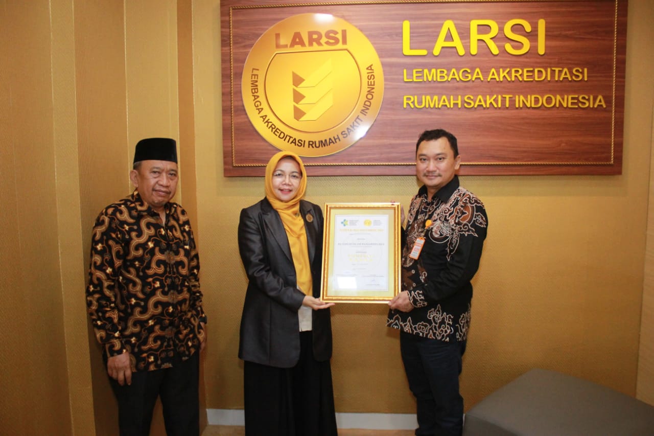 Penyerahan Sertifikat Akreditasi RS Umum Islam Banjarnegara